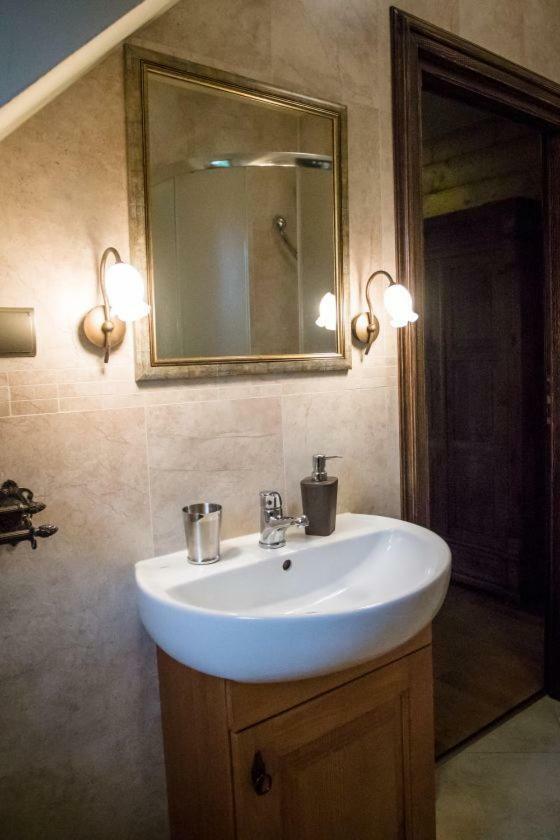 Stary Lwow Bed & Breakfast Korczyna  Exterior photo